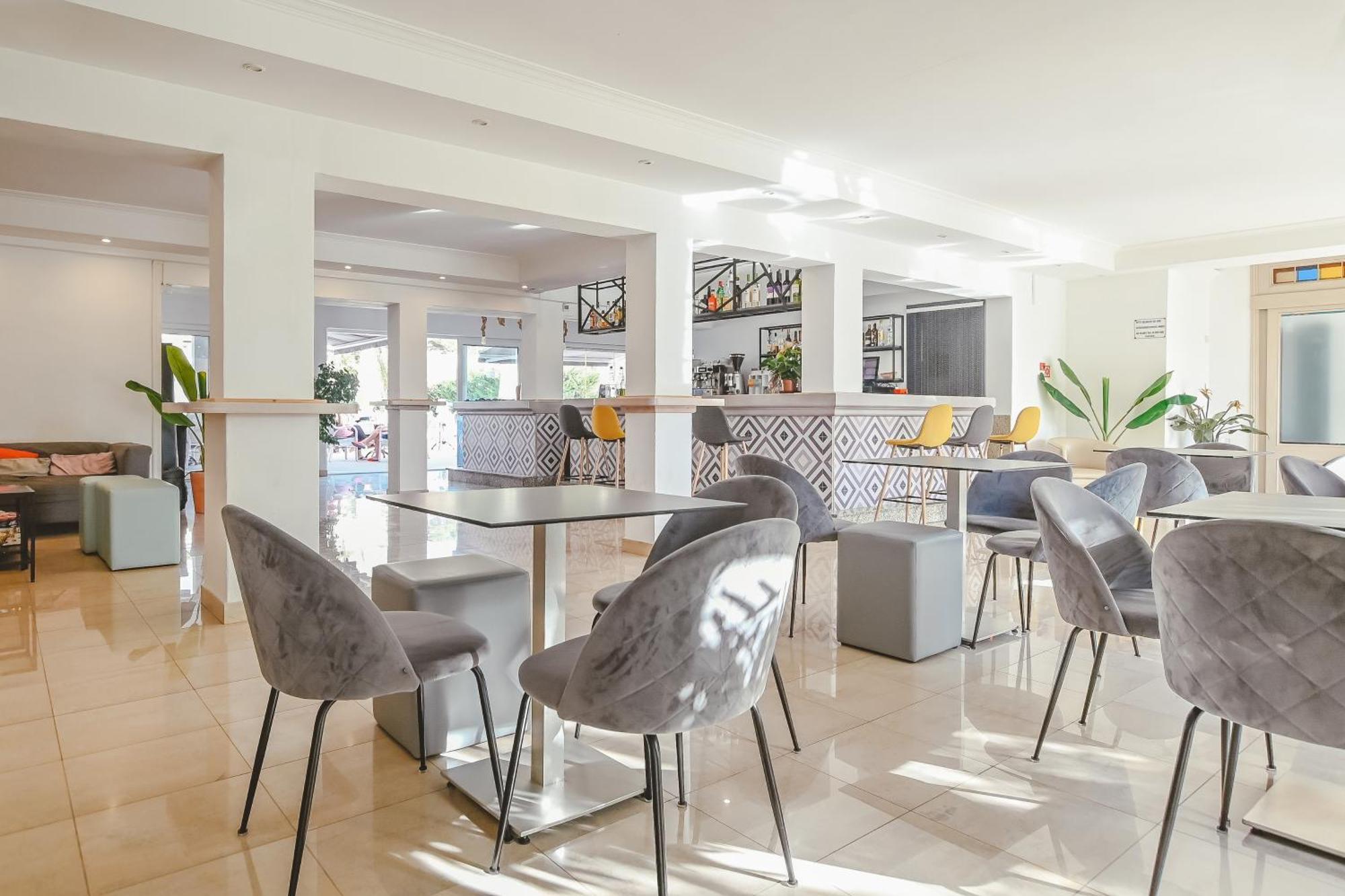 Hotel Lliteras Кала Ратхада Екстериор снимка