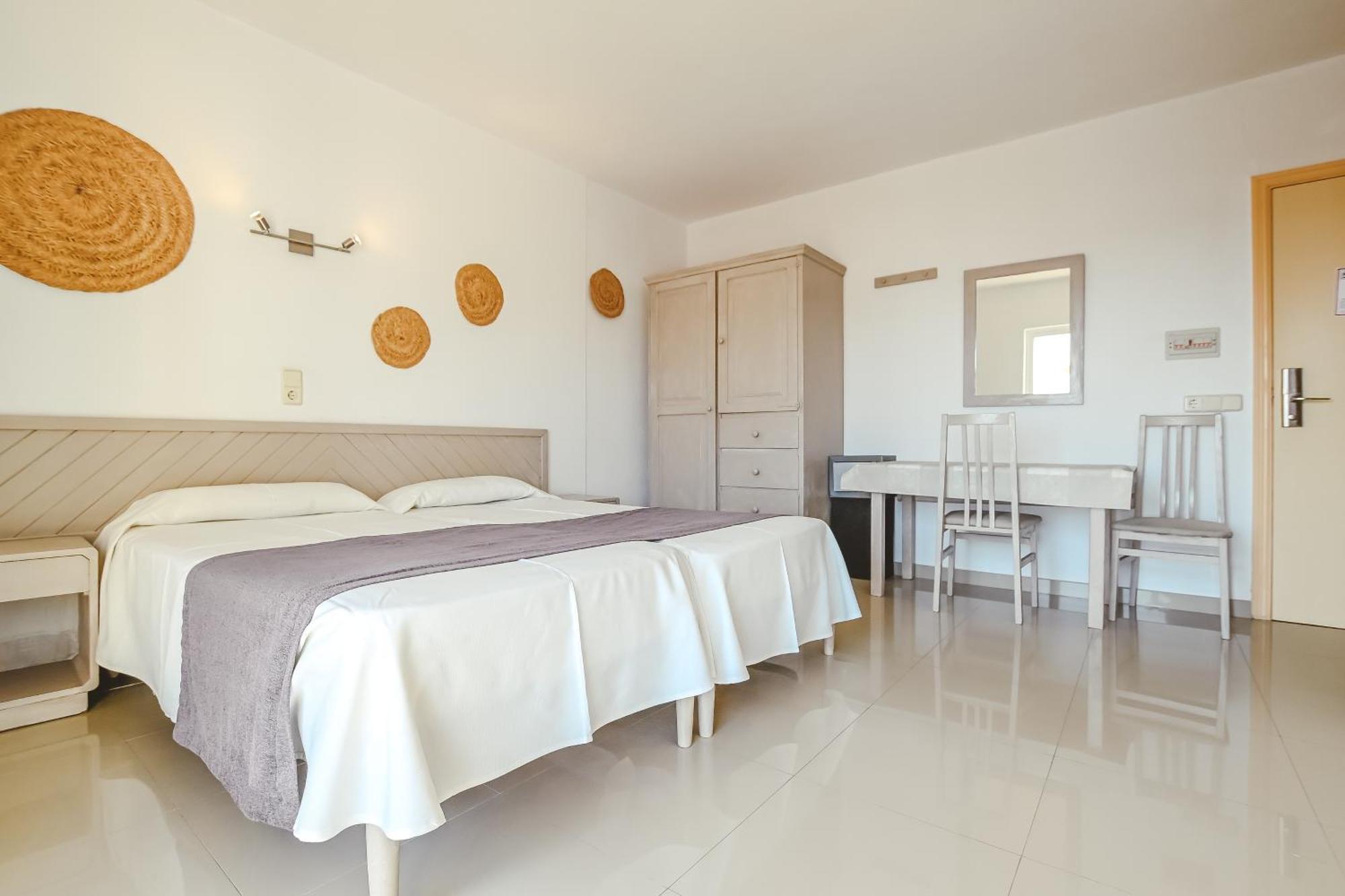 Hotel Lliteras Кала Ратхада Екстериор снимка
